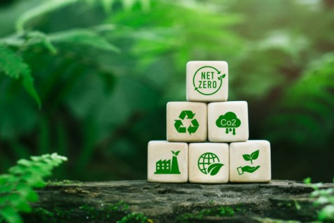 PERDAGANGAN-INDUSTRI Dunia dan Indonesia Makin ”Menghijau”