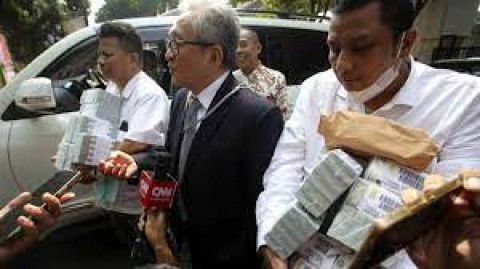Melacak Sosok di Balik Uang Rp 27 Miliar