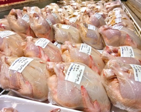 Harga Naik, Pedagang dan Pemasok Ayam Mogok
