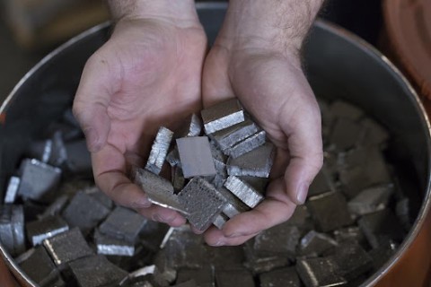 MINERAL STRATEGIS : MEMBURU LITIUM KE PELOSOK NEGERI