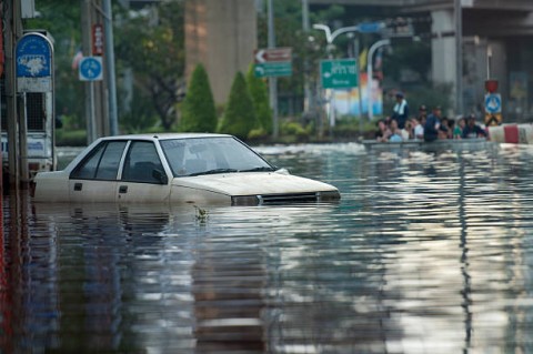 Nestapa HidupBerkelindan Banjirdan Rob di Semarang