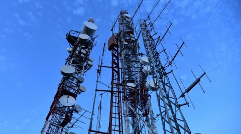 INDUSTRI TELEKOMUNIKASI : ADA PELUANG CUAN DI RESESI GLOBAL