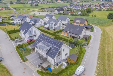 KINERJA SEKTORAL : SIASAT JITU EMITEN PROPERTI