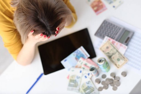 Jutaan Anak Muda Sulit Bayar ”Pinjol”