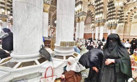 Umrah Selebgram Isa Zega Berujung Ancaman Pidana Karena Dianggap Penistaan Agama