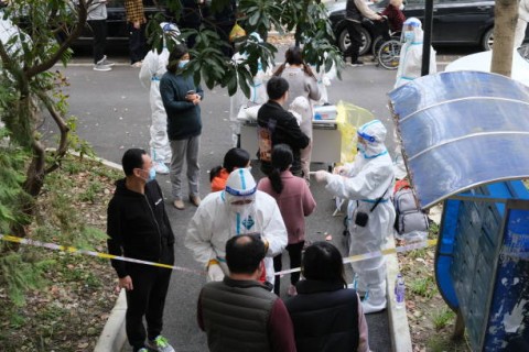 PANDEMI COVID-19China LonggarkanProtokol Kesehatan